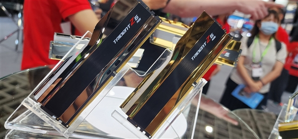 芝奇把内存做出了皇家的感觉！无比耀眼的土豪金(图8)