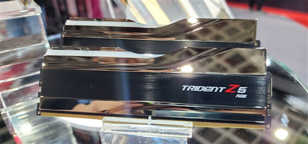 芝奇把内存做出了皇家的感觉！无比耀眼的土豪金(图12)