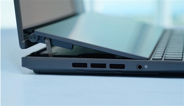 14英寸机身塞下18英寸屏!华硕灵耀X 双屏Pro 2023图赏(图16) 14英寸机身塞下18英寸屏!华硕灵耀X 双屏Pro 2023图赏(图16)