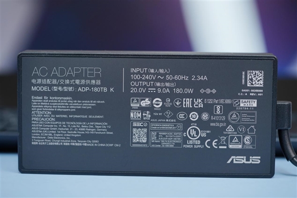 14英寸机身塞下18英寸屏!华硕灵耀X 双屏Pro 2023图赏(图20) 14英寸机身塞下18英寸屏!华硕灵耀X 双屏Pro 2023图赏(图20)