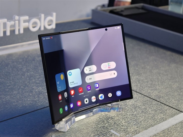 G形三折叠史上首款！三星Galaxy Z TriFold上手(图7)