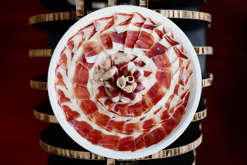 全球知名米其林星厨共赴西班牙 深度体验伊比利亚火腿的前世今生(图1) 全球知名米其林星厨共赴西班牙 深度体验伊比利亚火腿的前世今生(图1)